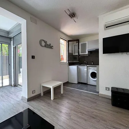 T2 Climatise Avec Parking Prive, Jardinet, A 900m De La Roquille - Fr-1-607-202 Apartment